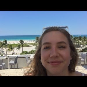 Meet your Posher, Danielle